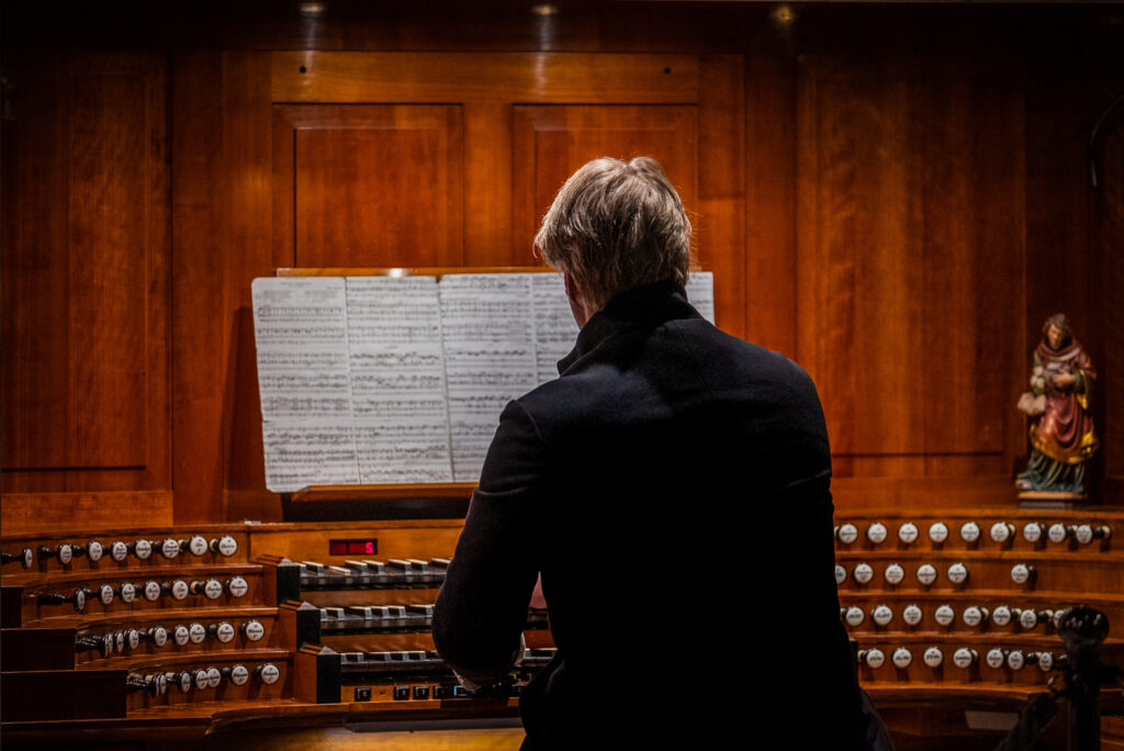 Orgel Nahaufnahme samt Noten