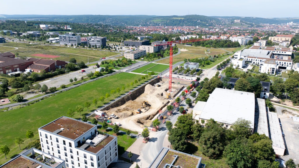 Baufortschritt Ärztehaus August Drohnenaufnahme überblick