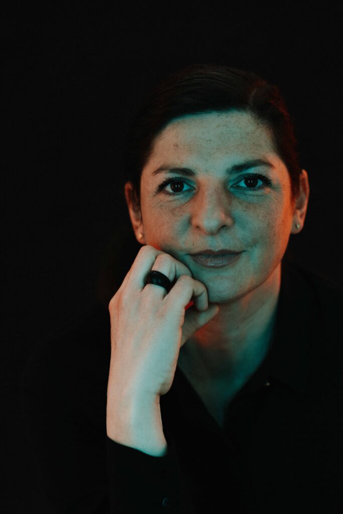 Nina Hüllmantel
Senior Art Director • Projektmanagement • stellvertretende Geschäftsführung/Prokuristin
Diplom Kommunikationsdesignerin
